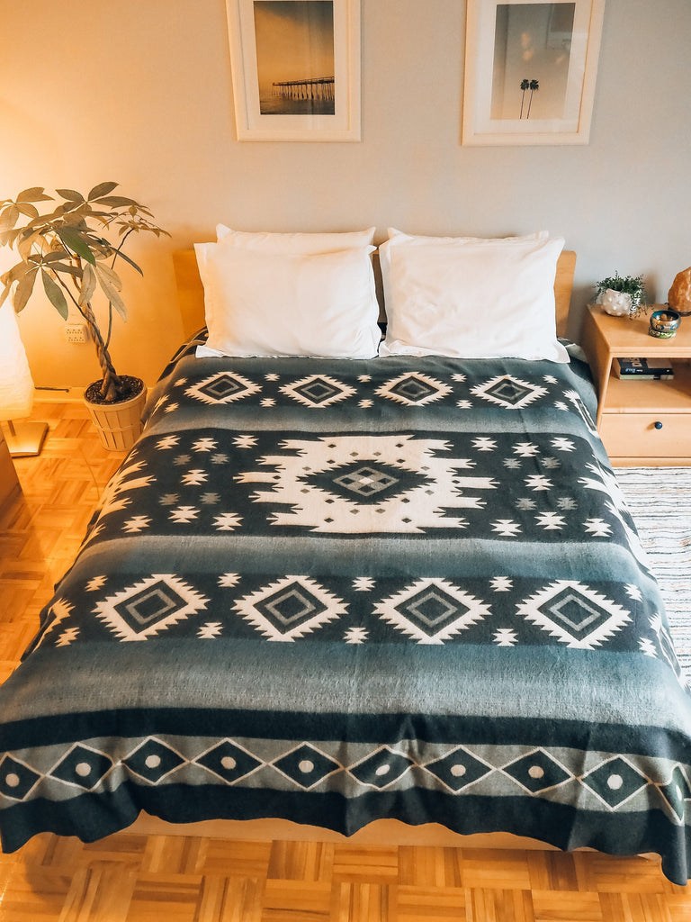 ECUALAMA Extra Large Alpaca Wool Blanket 75x90 California King Southwestern Aztec